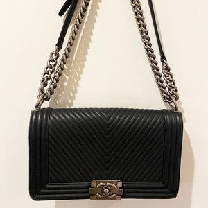 Chanel boy old medium